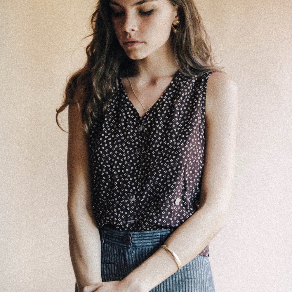 *SOLD* JONES NEW YORK 90's button up sleeveless blouse
